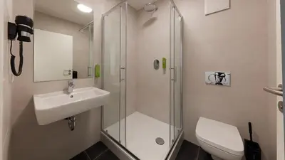 Ein Badezimmer in der Unterkunft The Bunk Hostel