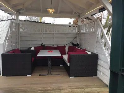 Ein Balkon oder eine Terrasse in der Unterkunft Am Hallenbad Hotel garni