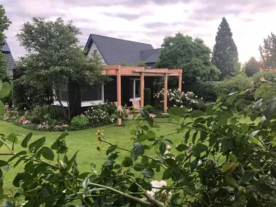 Ein Garten an der Unterkunft Apartment im Grünen