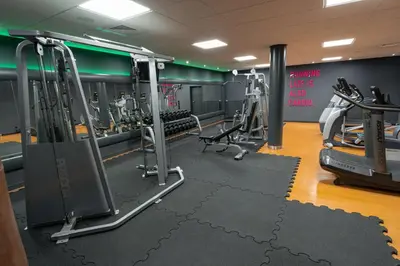 Das Fitnesscenter und/oder die Fitnesseinrichtungen in der Unterkunft Radisson Blu Hotel Dortmund