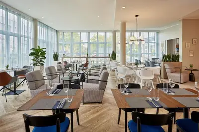 Ein Sitzbereich in der Unterkunft Courtyard by Marriott Dortmund