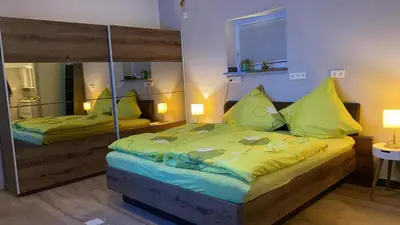 Ein Bett oder Betten in einem Zimmer der Unterkunft Stadtvilla Intzeplatz - Apartment Borkum