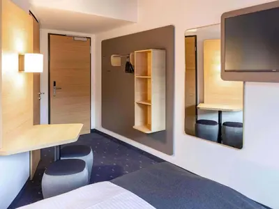 Ein Bett oder Betten in einem Zimmer der Unterkunft B&B Hotel Düsseldorf City-Süd