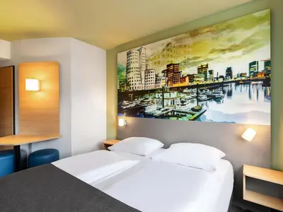 Ein Bett oder Betten in einem Zimmer der Unterkunft B&B Hotel Düsseldorf City-Süd