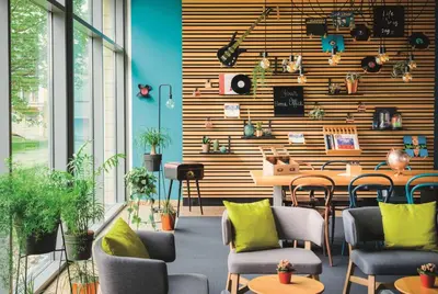 Ein Sitzbereich in der Unterkunft Vienna House Easy by Wyndham Wuppertal