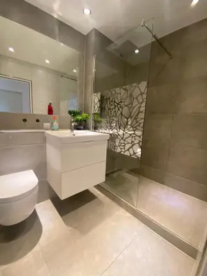 Ein Badezimmer in der Unterkunft 3 Zimmer Apartment Duisburg Homberg 7 Etage