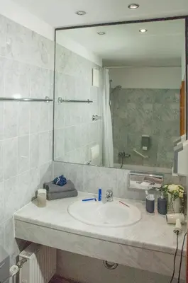 Ein Badezimmer in der Unterkunft KEMPE Komfort Hotel