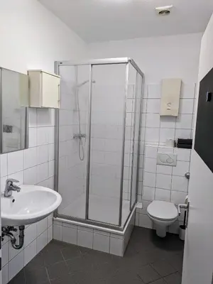 Ein Badezimmer in der Unterkunft interaktiv Appartements in Ratingen - Düsseldorferstrasse