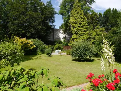 Ein Garten an der Unterkunft FeWo BlumenPott