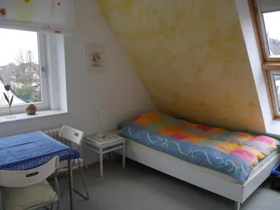 Ein Bett oder Betten in einem Zimmer der Unterkunft FeWo BlumenPott
