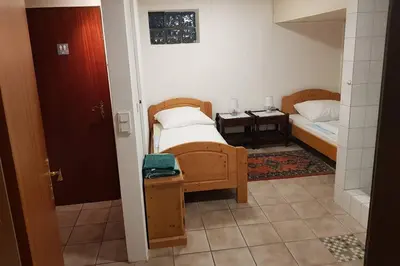 Ein Sitzbereich in der Unterkunft Ferienwohnung und Monteurwohnung mit großer begehbarer Dusche