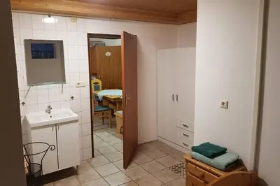 Ein Badezimmer in der Unterkunft Ferienwohnung und Monteurwohnung mit großer begehbarer Dusche