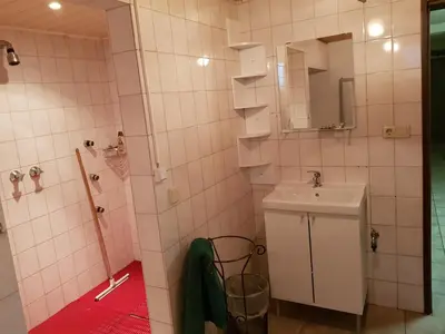 Ein Badezimmer in der Unterkunft Ferienwohnung und Monteurwohnung mit großer begehbarer Dusche