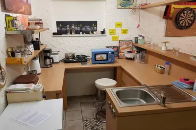 Küche/Küchenzeile in der Unterkunft Ferienwohnung und Monteurwohnung mit großer begehbarer Dusche