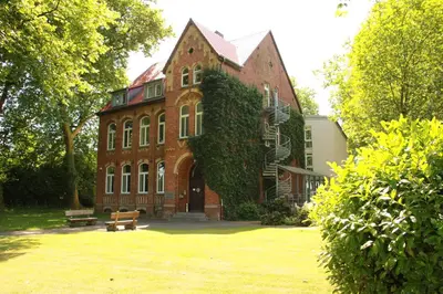 Ein Garten an der Unterkunft Gästehaus Alte Schule