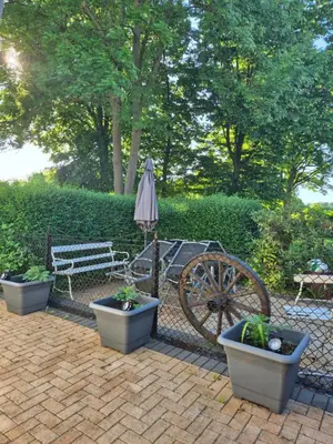 Ein Garten an der Unterkunft Puppenstube mir 2 Zimmer anstatt 3 Zimmer