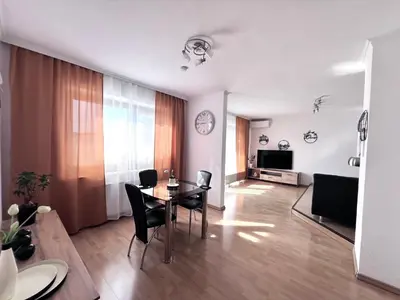 TV/Unterhaltungsangebot in der Unterkunft Moderne, helle Wohnung mit Terasse 15min bis OB Centro, Klimaanlage