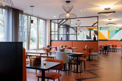Ein Restaurant oder anderes Speiselokal in der Unterkunft Holiday Inn - the niu, Blade Solingen by IHG