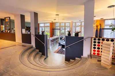 Lobby/Rezeption in der Unterkunft Holiday Inn - the niu, Blade Solingen by IHG