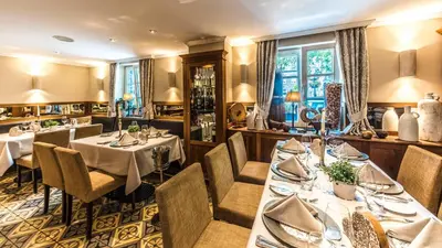 Ein Sitzbereich in der Unterkunft Wellings Romantik Hotel zur Linde