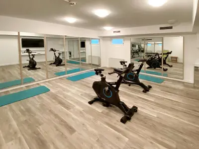 Das Fitnesscenter und/oder die Fitnesseinrichtungen in der Unterkunft DORMERO Hotel Düsseldorf