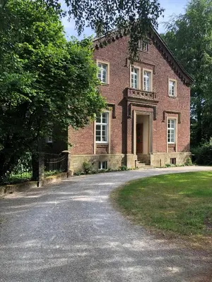 Ein Garten an der Unterkunft Das Ministerhaus - 1-2 Zimmer in historischer Villa
