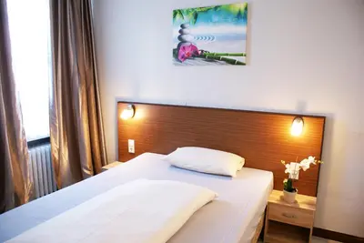Ein Bett oder Betten in einem Zimmer der Unterkunft Bahn-Hotel