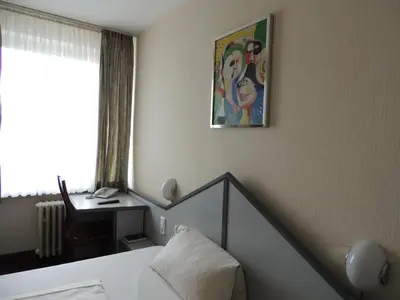 Ein Bett oder Betten in einem Zimmer der Unterkunft Bahn-Hotel