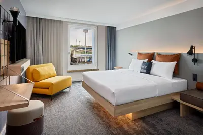 Ein Bett oder Betten in einem Zimmer der Unterkunft Moxy Bochum
