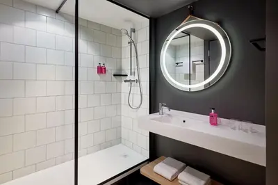 Ein Badezimmer in der Unterkunft Moxy Bochum