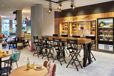 Getränke in der Unterkunft Moxy Bochum