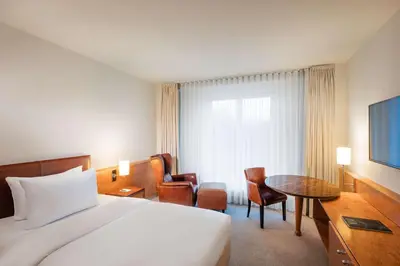 Ein Bett oder Betten in einem Zimmer der Unterkunft Lindner Hotel Dusseldorf Airport, part of JdV by Hyatt