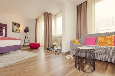 Ein Bett oder Betten in einem Zimmer der Unterkunft Hotel Indigo - Dusseldorf - Victoriaplatz by IHG