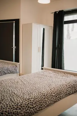 Ein Bett oder Betten in einem Zimmer der Unterkunft Loft Riva II - Terrasse, Smart TV, Klimaanlage, Parkplatz frei, Minibar