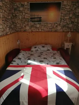 Ein Bett oder Betten in einem Zimmer der Unterkunft Schäferwagen Rotkelchen
