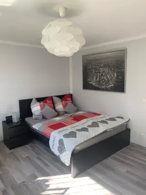 Ein Bett oder Betten in einem Zimmer der Unterkunft Sauerlandblick - Appartement & FeWo Wickede