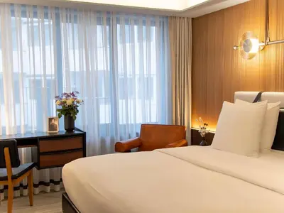 Ein Bett oder Betten in einem Zimmer der Unterkunft MUZE Hotel Dusseldorf - Handwritten Collection