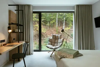 Ein Bett oder Betten in einem Zimmer der Unterkunft Hotel VierJahreszeiten am Seilersee