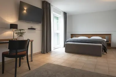 Ein Bett oder Betten in einem Zimmer der Unterkunft Hotel VierJahreszeiten am Seilersee