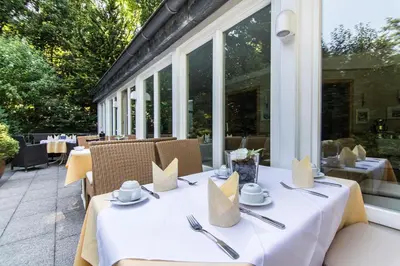 Ein Restaurant oder anderes Speiselokal in der Unterkunft Hotel Das Lola