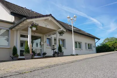 Das Gebäude in dem sich die Pension befindet