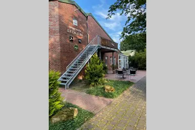 Das Gebäude in dem sich die Ferienwohnung befindet