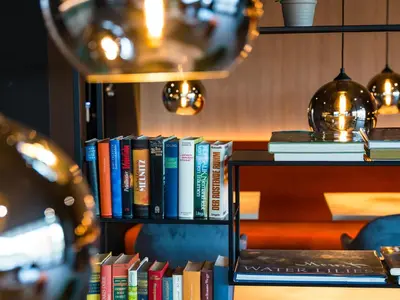 Die Bibliothek im Hotel