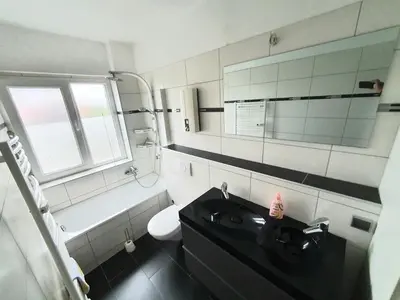 Ein Badezimmer in der Unterkunft Pottmensch Oberhausen 3 Schlafzimmer