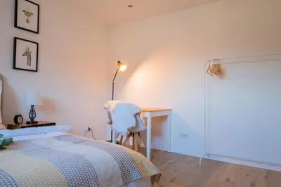 Ein Bett oder Betten in einem Zimmer der Unterkunft cruwzo I Apartments am Uniklinikum