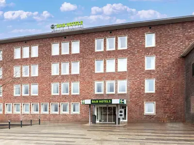 Eine Fassade oder ein Eingang zu B&B Hotel Duisburg Hbf-Nord