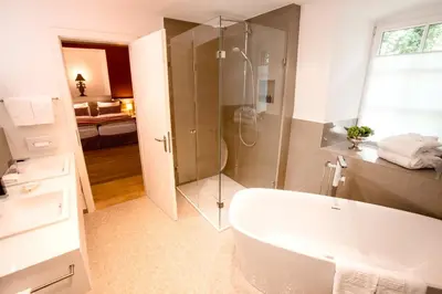 Ein Badezimmer in der Unterkunft Schlosshotel Hugenpoet