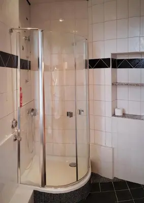 Ein Badezimmer in der Unterkunft ELENA flat Lavendel Duisburg Zentrum