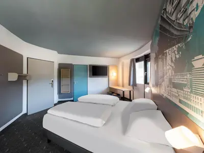 Ein Bett oder Betten in einem Zimmer der Unterkunft B&B HOTEL Wuppertal-City