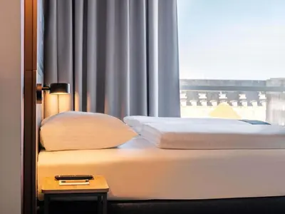 Ein Bett oder Betten in einem Zimmer der Unterkunft B&B HOTEL Wuppertal-City